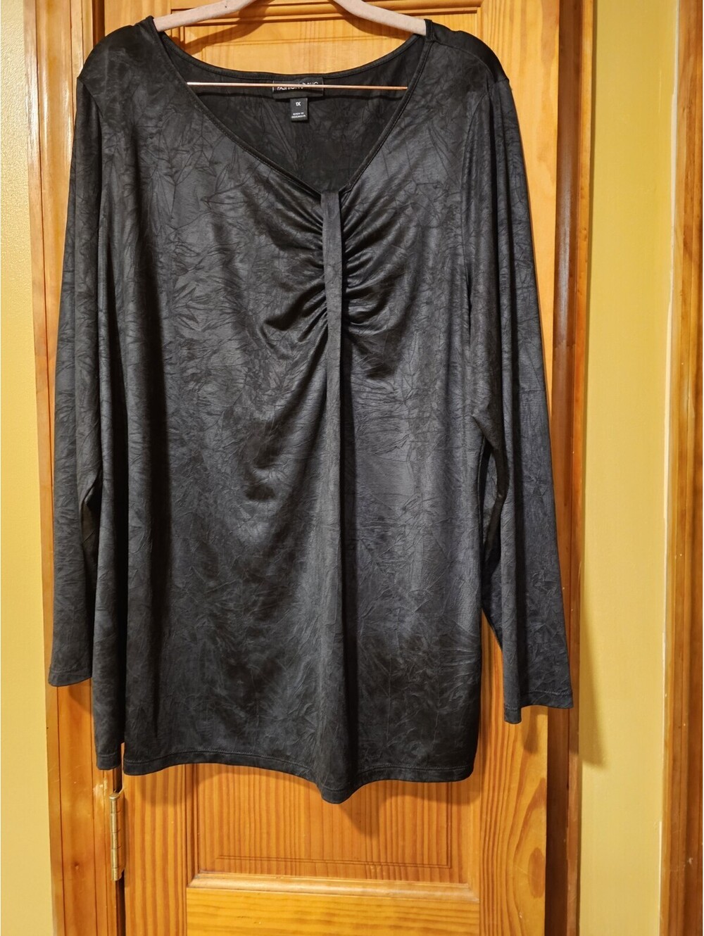 1X FASHION BUG BLACK CRUSHED SLINKY KNIT RUCHED BOX PLEAT LONG SLEEVE TOP
